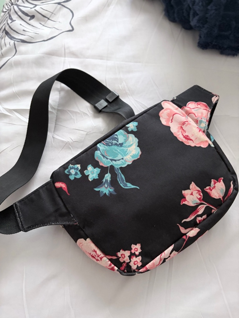 Herschel Supply Company Black Floral Crossbody Fanny Pack - Picture 2 of 3